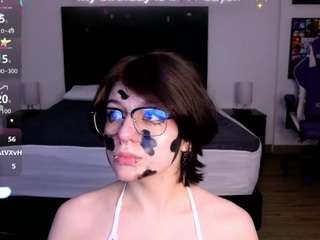 le modèle bonnyvel est en webcam porno dans un show sur le site camsoda, il possède les tags suivants: average,black hair,blowjob,brown eyes,cock rating,drinking,facial,facial piercings,gape,handjob,lean,no smoking,sexting,tattoos,hd