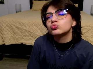 BonnyVel live cam preview