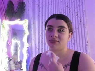 naomy-tay live cam preview