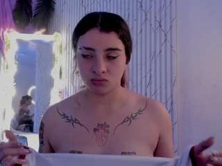 naomy-tay live cam preview