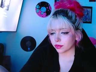 le modèle mary-jannes est en webcam porno dans un show sur le site camsoda, il possède les tags suivants: teen 18,young adult,hd