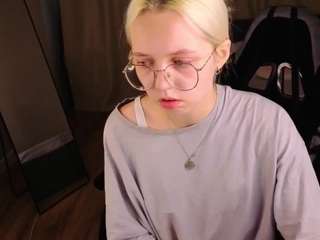 Molly-snow live cam on CamSoda