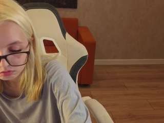 molly-snow's live room