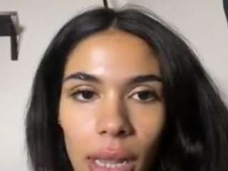 Live cam show with fexra