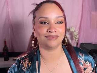 Live webcam model sashaishere on Soda Cams