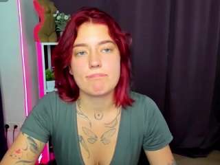 nikkiginger Live Webcam on CamSoda