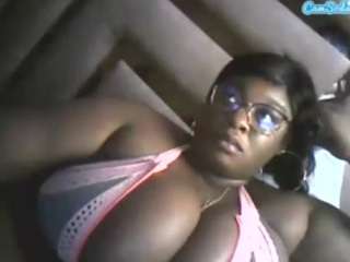 le modèle chantellexoticolh est en webcam porno dans un show sur le site camsoda, il possède les tags suivants: bbw,black hair,brown eyes,drinking,smoking,tattoos,twerk