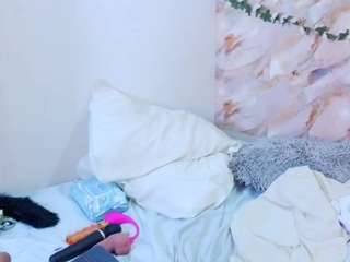 Adisson-petitte live cam preview