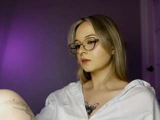 Xochitlzamudio's cam show statistics and live stream