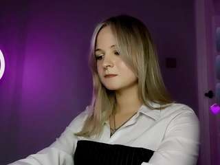 Ella live cam preview