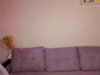 Caroline live cam preview