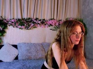 YareYareMore live cam preview