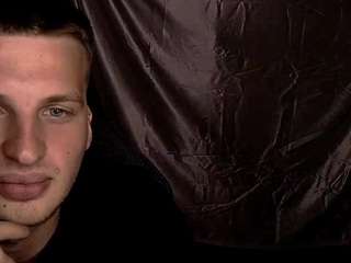 Live cam show with tommybab