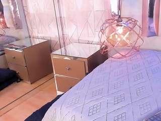 astredhells live cam preview