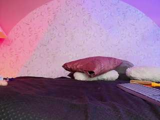 chloe-brm Live Webcam on CamSoda
