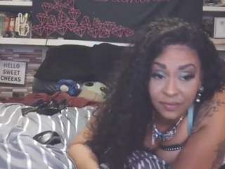 lushdiamondz webcam model
