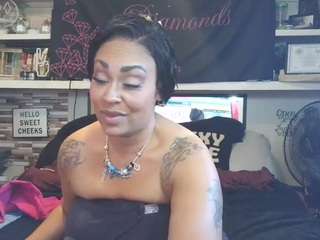 lushdiamondz webcam model