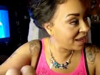 lushdiamondz webcam model