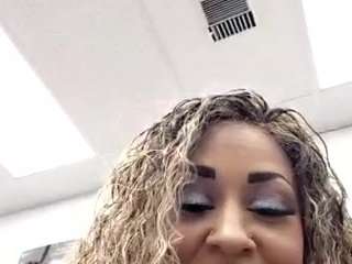 Live webcam model lushdiamondz on Soda Cams