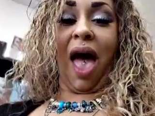 Live webcam model lushdiamondz on Soda Cams