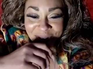 Live webcam model lushdiamondz on Soda Cams