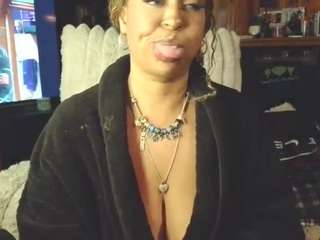 lushdiamondz's CamSoda show and profile