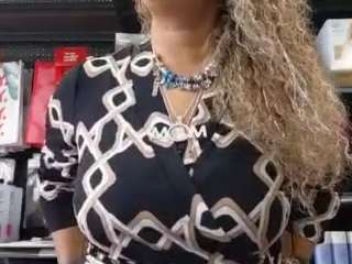 Este modelo está en vivo ahora. lushdiamondz