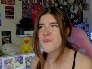 elyra-zyra's CamSoda show and profile
