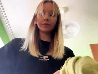 Selena live cam preview