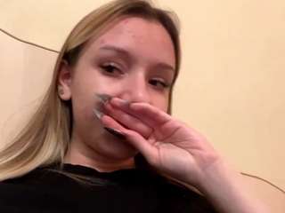 Selena live cam preview