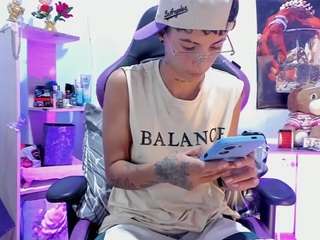 aron-8888