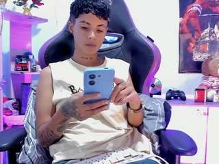 Aron-8888 live cam preview