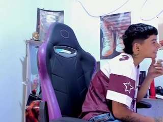 aron-8888