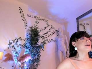 Eastern-latinas live cam preview