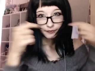 LoreTrusler live cam preview