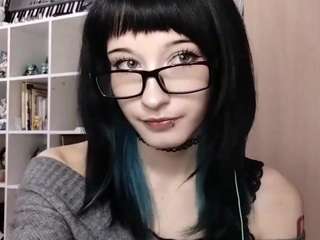 LoreTrusler live cam preview