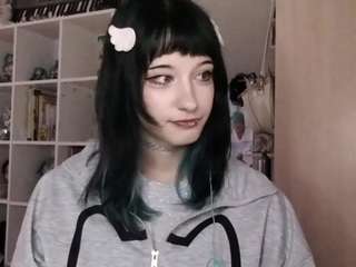 LoreTrusler live cam preview
