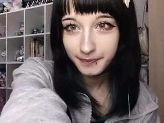 LoreTrusler live cam preview