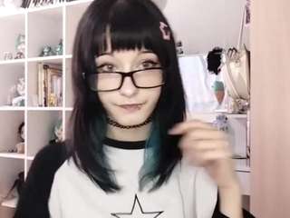 LoreTrusler live cam preview