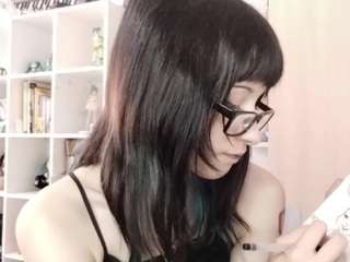 LoreTrusler live cam preview