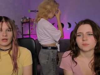 mia-lay live cam preview