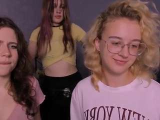 mia-lay live cam preview