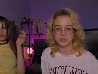 mia-lay live cam preview