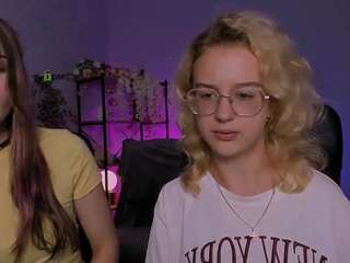 mia-lay live cam preview