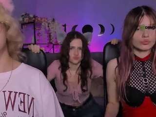mia-lay live cam preview