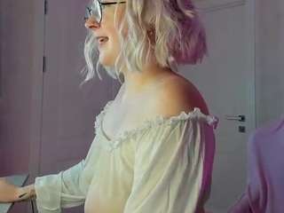 nicole-amour