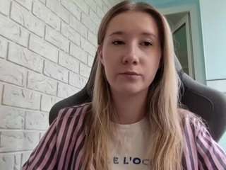 le modèle haleysanmartin est en webcam porno dans un show sur le site camsoda, il possède les tags suivants: athletic,average,young adult,yoga,wet,upskirt,twerk,teen 18,tattoos,striptease,strip,squirter,solo,skinny,sexy,sexting,role play,public,normal,bedroom