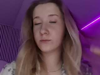 Haleysanmartin's live stream