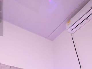 goddess-sara69 live cam preview