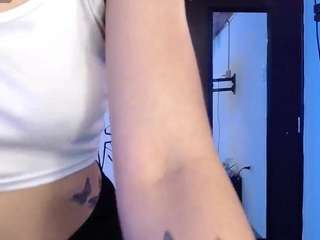 Roxy-Wild live cam preview